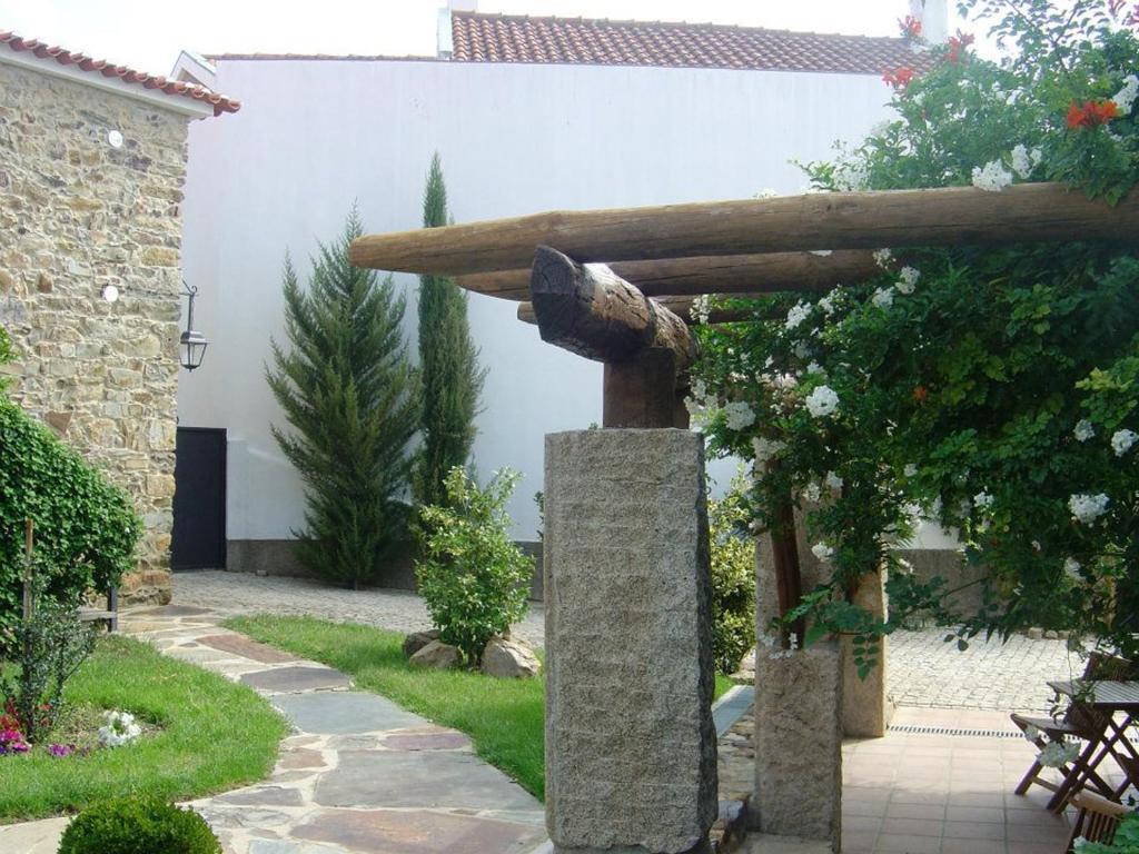 Hotel Casa Santa Catarina Penha Garcia Esterno foto